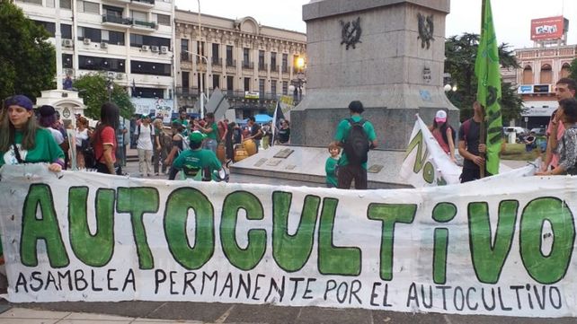 Minutos antes de comenzar la marcha en la plaza 1° de Mayo.&nbsp;