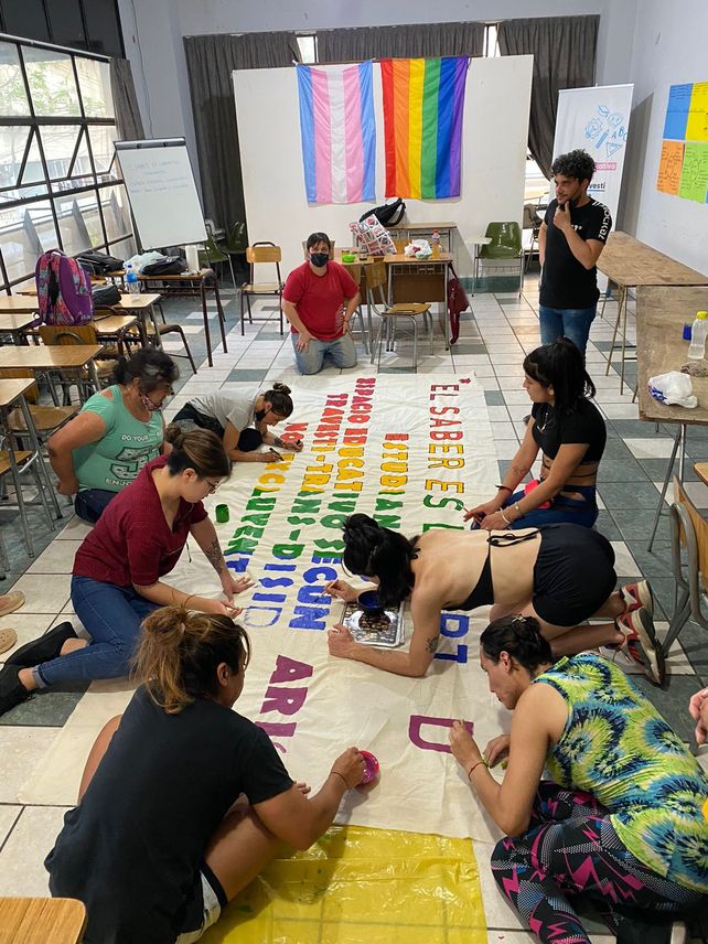 Educación comenzará una segunda etapa para los secundarios trans con todos los EEMPA