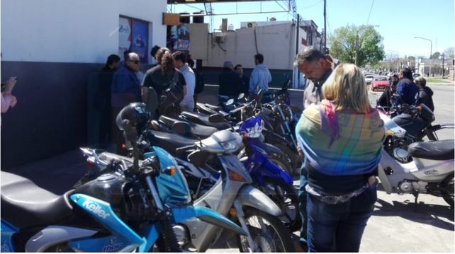 Frente a Flecha Bus protestaron por el despido de 37 trabajadores