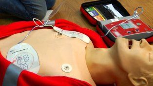 Los primeros auxilios y el uso de un desfibrilador ante un paro cardiorrespiratorio son fundamentales y puede salvar la vida