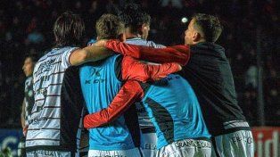 Colón vuelve a jugar en un partido clave para no perderle pisada a los que están arriba.