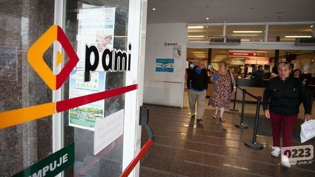 Las farmacias cortaron servicios al Pami