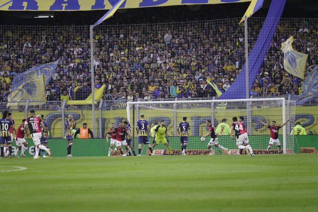 Central venció a Newells con gol de Mallo tras un tiro libre del ingresado Malcorra