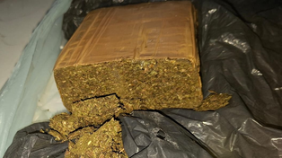 El ladrillo de marihuana incautado este martes en barrio Bella Vista.&nbsp;