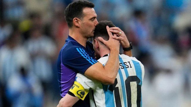 Lionel Scaloni y Lionel Messi. El Diez no estará ante Ecuador en el cierre de Eliminatorias.