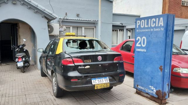 El taxi. Al ver la agresión sobre Alejandro Oroná el taxista lo llevó al Heca pero nada pudieron hacer para salvarle la vida.