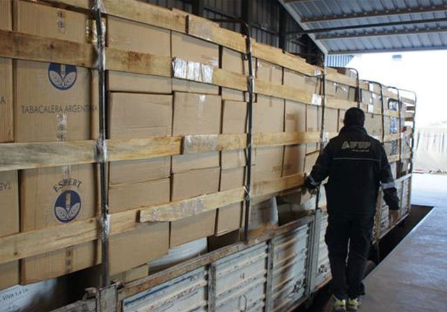 La Afip impidió millonario contrabando de cigarrillos y pirotecnia a Chile