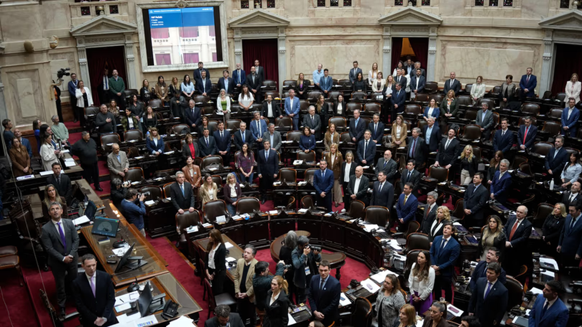 Diputados: la oposición a pleno exige al gobierno que explique su "complicidad" con la fuga de Bolsonaro