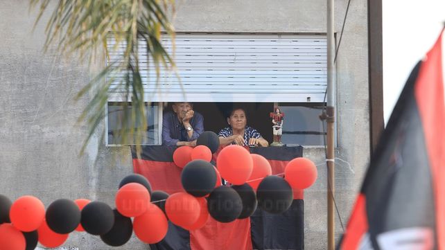 Patronato y el banderazo de sus hinchas.