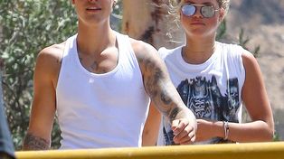 La advertencia de Justin Bieber a sus fans por las críticas a su novia