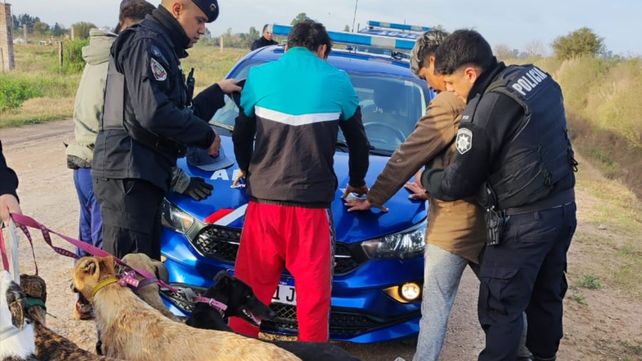 Tres cazadores rosarinos detenidos por ingresar en una propiedad privada con 9 galgos en mal estado.