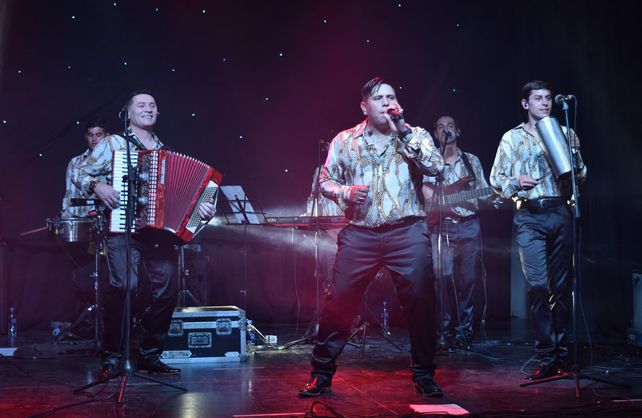 El&nbsp;grupo de cumbia santafesina &ldquo;Los Lirios&rdquo; de Santa Fe