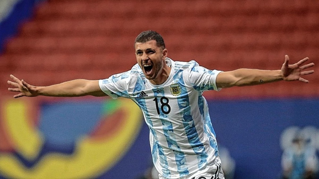El volante del seleccionado argentino Guido Rodríguez está en la mira del Arsenal de Inglaterra.
