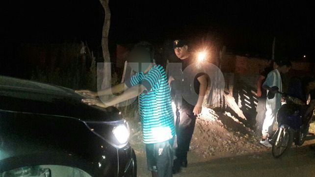 Cayeron tres violentos tiratiros con un arma de guerra cargada en San Pantaleón