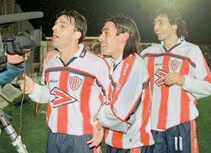 Fútbol: un tatengue y un sabalero del barrio