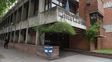 El cuerpo de la joven asesinada en barrio Godoy fue trasladado al instituto Médico Legal donde se realizó una autopsia. 