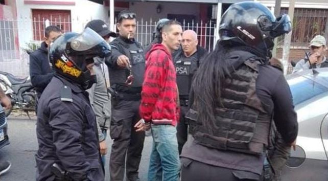 Detienen a un policía bonaerense y a una mujer acusados de haberles robado a censistas