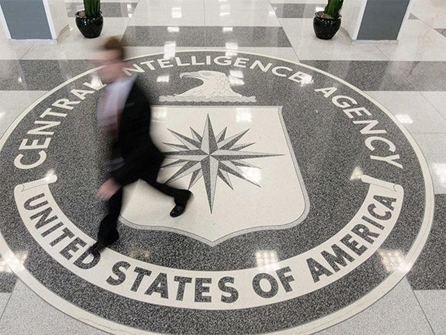 Se pasó 10 años fingiendo ser de la CIA para viajar gratis