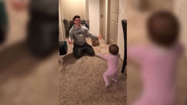 Un bebé dejó en ridículo a su padre y el video se volvió viral copy copy