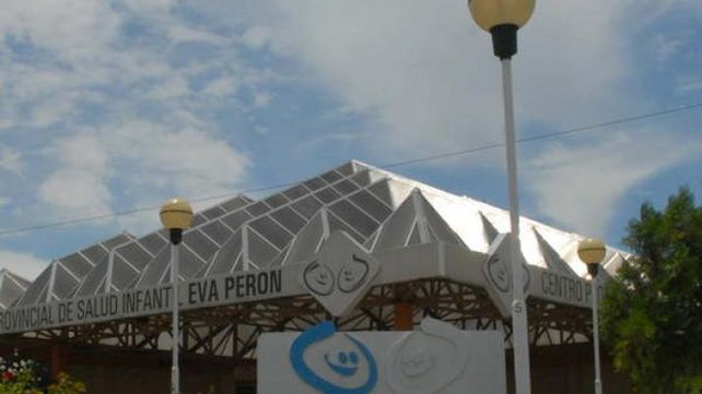 Tiraron un ladrillo contra un micro y le fracturaron el cráneo a un nene