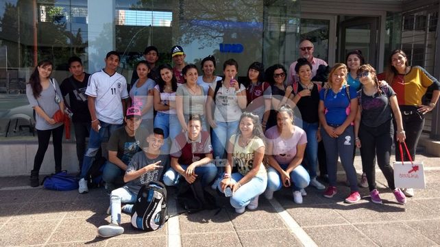 Alumnos de la escuela Juana Azurduy visitaron la redacción del UNO