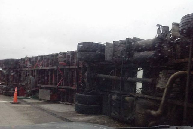 Murió un hombre de 60 años bajo las ruedas de un camión en Recreo