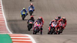Bastianini (23) controló el ritmo en la punta y logró su segunda victoria en MotoGP.