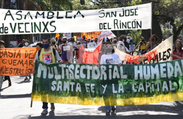 Jóvenes por la lucha ambientalista marcharon por las calles santafesinas. Foto gentileza: Red Ecosocialista- MST en el FIT-U