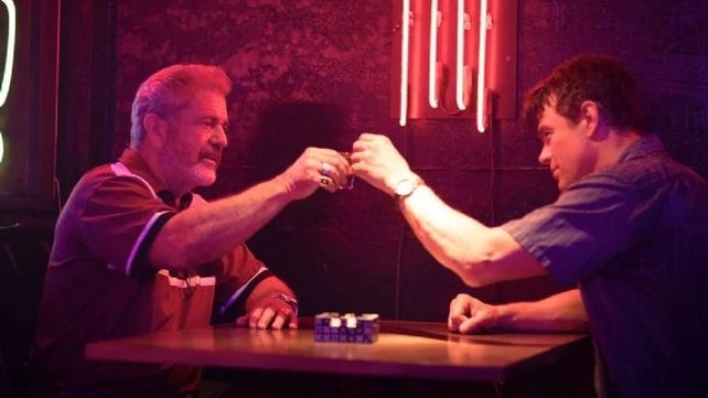 Mel Gibson encarna al mentor y figura paterna de Galvan