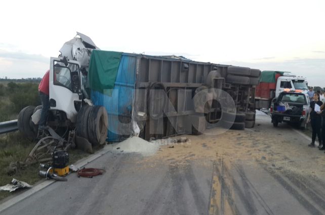 Murió un camionero en un choque en la circunvalación