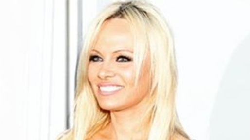 Pamela Anderson subasta un baile para terminar con la caza furtiva de animales