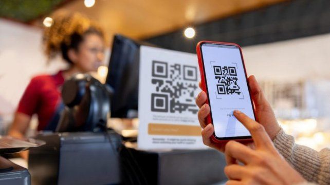 Santa Fe impulsa menús accesibles con QR para personas ciegas o de baja visión en bares y restaurantes