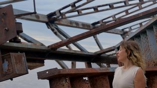“Zona Franca” está inspirado por un espacio portuario histórico de la costa rosarina como la ex Zona Franca de Bolivia y cuenta con la participación de la soprano María Sol Bennasar.