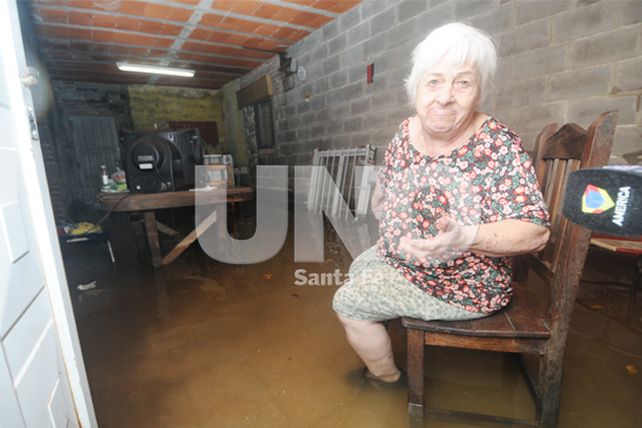 “Hace más de 20 años que vivo acá, perdiendo todo en cada lluvia”