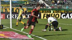 Maxi Rodríguez festeja su gol, el segundo en el partido frente a Aldosivi. Maxi Rodríguez festeja su gol, el segundo en el partido frente a Aldosivi.