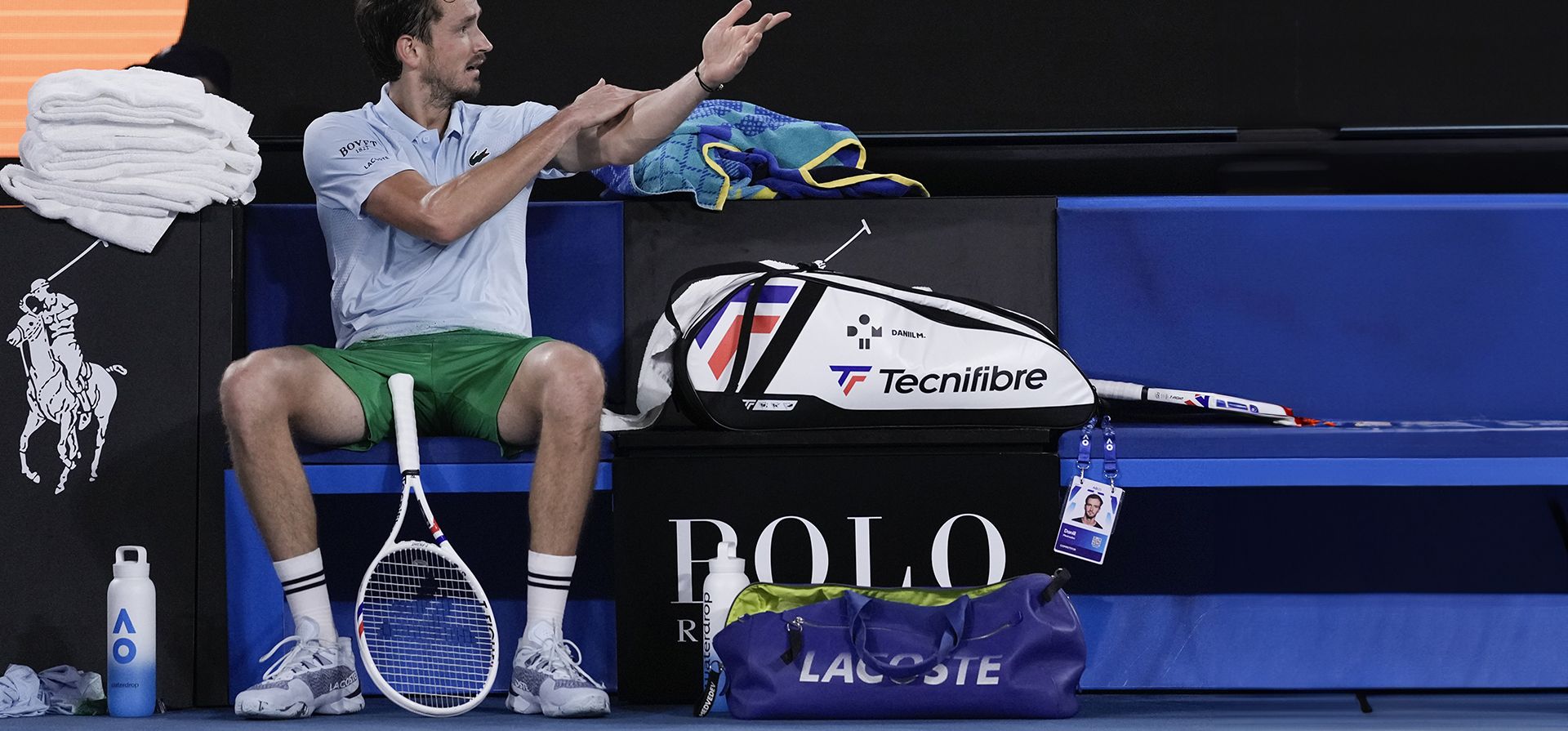 Daniil Medvedev de Rusia reacciona contra el umpire durante su partido de segunda ronda contra Learner Tien de Estados Unidos en el Abierto de Australia de tenis en Melbourne, Australia, el jueves 16 de enero de 2025. (Foto AP/Ng Han Guan) Daniil Medvedev de Rusia reacciona contra el umpire durante su partido de segunda ronda contra Learner Tien de Estados Unidos en el Abierto de Australia de tenis en Melbourne, Australia, el jueves 16 de enero de 2025. (Foto AP/Ng Han Guan)