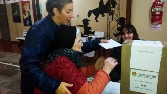 Abuela centenaria de Aldea Salto cumplió con su deber cívico