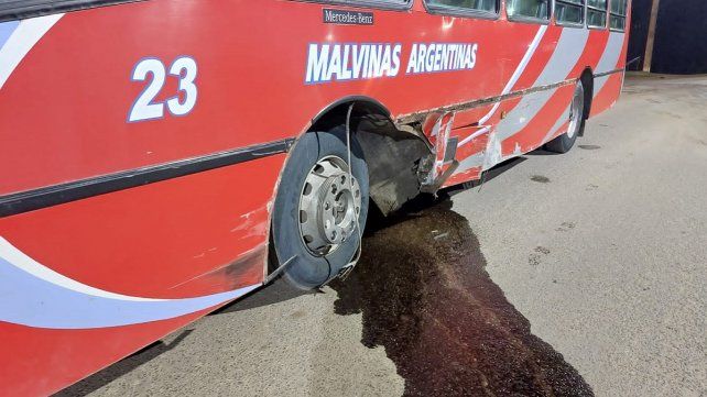 La Paz: un herido tras chocar un auto con un colectivo