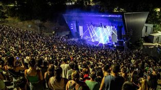 Música, risas y estrellas en el primer día del Festival Faro en el parque Urquiza