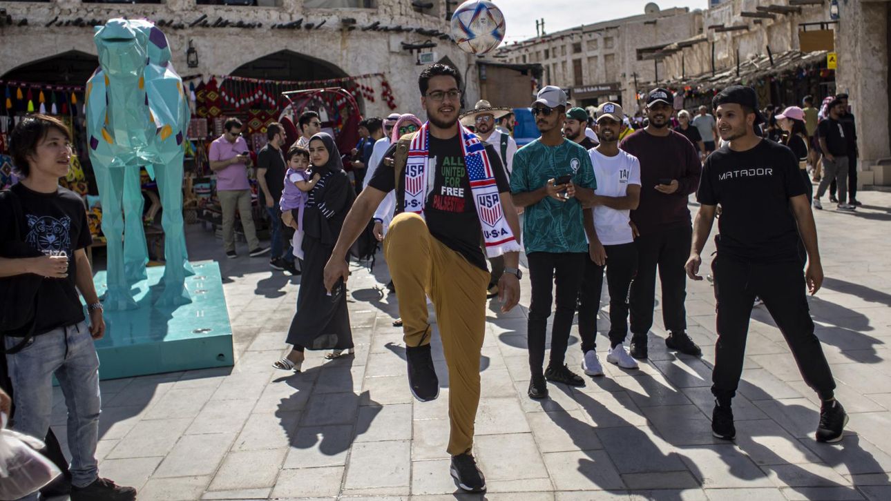 Los hinchas le dan color al Mundial de Qatar