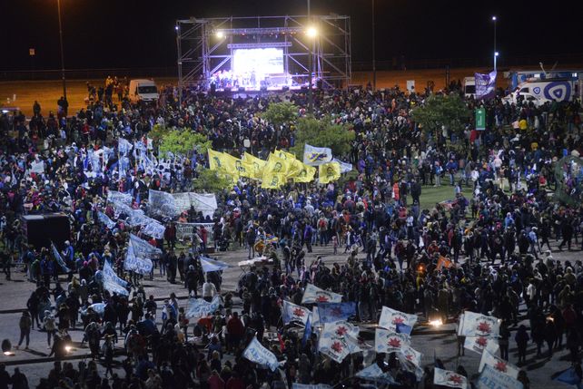 Impactante marcha en Rosario para recordar el golpe cívico-militar del 76
