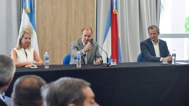 Gustavo Bordet hizo anuncios para escuelas de la provincia