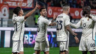 Paulo Dybala y Leandro Paredes se anotaron en la red adversaria para el 4-1 de Roma a domicilio contra Monza.