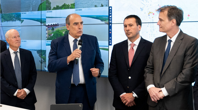 Guillermo Francos y ejecutivos del sector agroexportador en la presentación de la hidrovía.