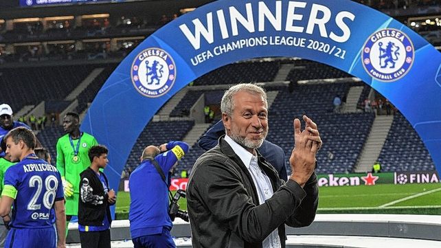 El magnate ruso Román Abramovich vendió el Chelsea inglés y se despidió con mucha nostalgia.