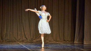 Luciana Goroz sobresale en el escenario con su talento como bailarina