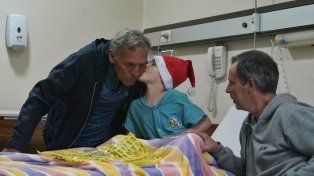 Miguel entregó regalos y saludó a todos los pacientes en el Vilela. Emocionante.&nbsp;