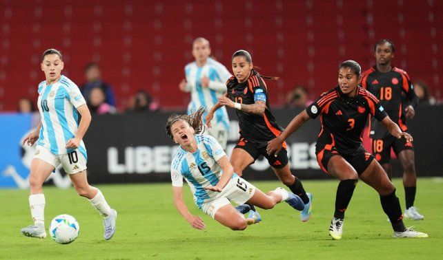 Argentina cayó por penales ante Colombia y se quedó afuera de la Copa América Femenina Argentina cayó por penales ante Colombia y se quedó afuera de la Copa América Femenina