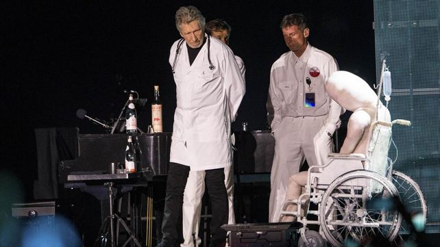 Roger Waters se presentó en River Plate este martes, en un show que combinó la música y la política