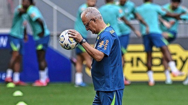 Brasil llega con bajas, pero en alza, al clásico contra Argentina